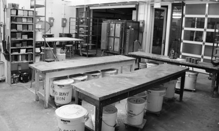Worktables and throwing wheels in the throwing/handbuilding room